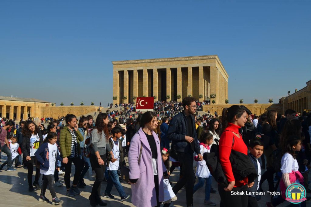 Karanlık Sokaklardaki Çocuklara Işık Olan Sokak Lambası Projesi 4 Karanlık Sokaklardaki Çocuklara Işık Olan Sokak Lambası Projesi 3