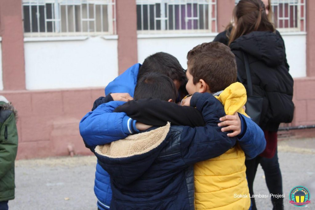 Karanlık Sokaklardaki Çocuklara Işık Olan Sokak Lambası Projesi 2 Karanlık Sokaklardaki Çocuklara Işık Olan Sokak Lambası Projesi 1